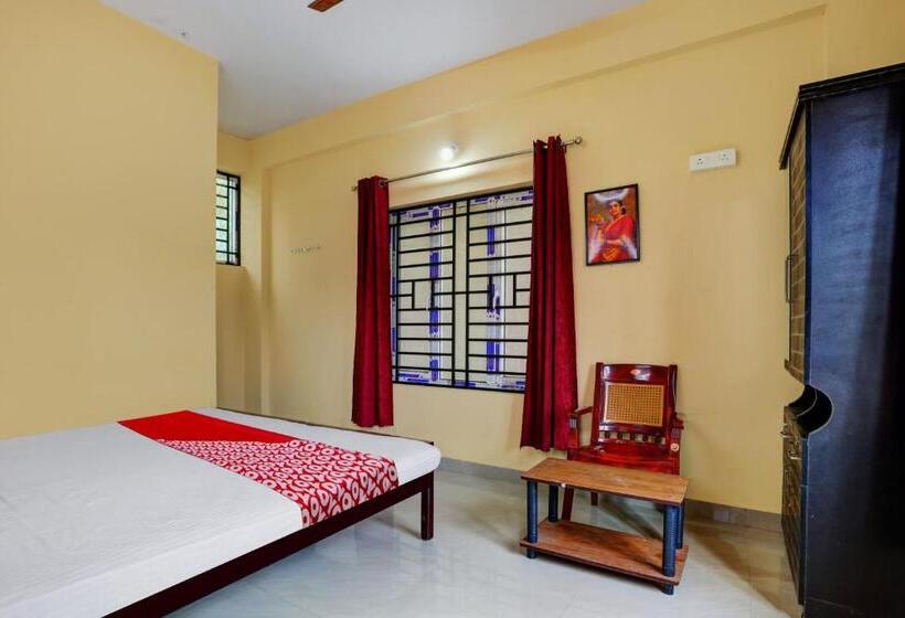 Hotelli Oyo Flagship Souparnika Residency