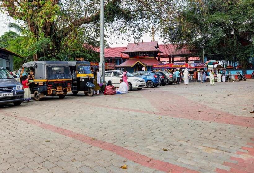 Hotelli Oyo Flagship Souparnika Residency