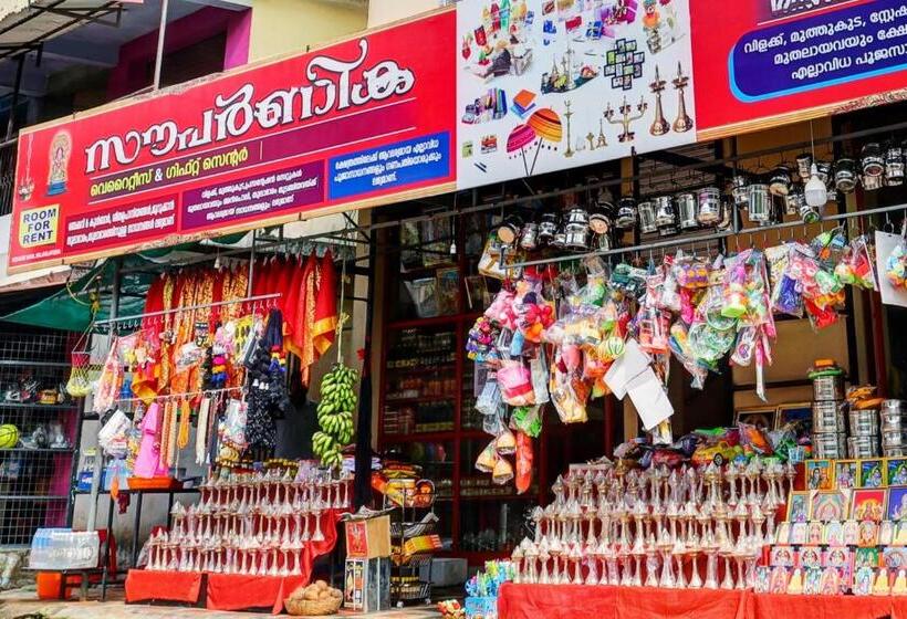 Hotelli Oyo Flagship Souparnika Residency