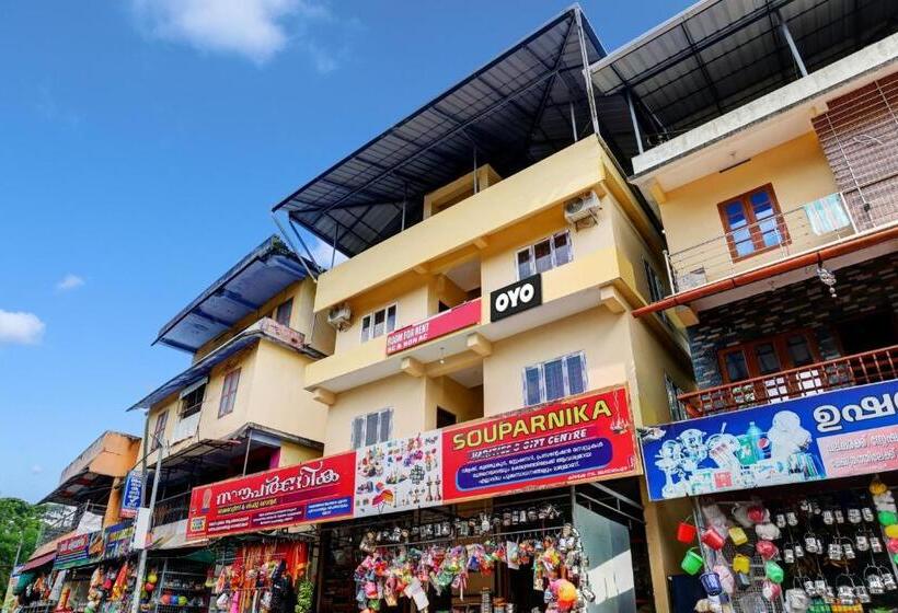 Hotelli Oyo Flagship Souparnika Residency