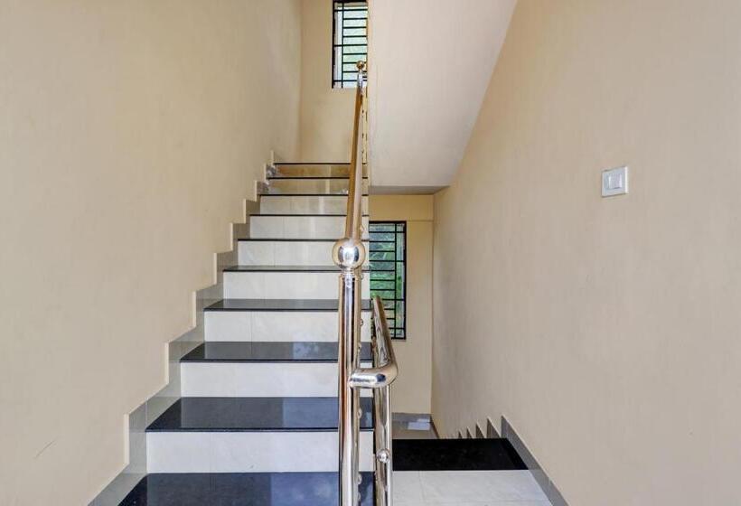 Hotelli Oyo Flagship Souparnika Residency