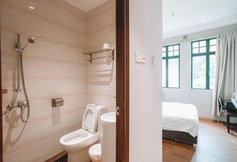 Noble Hotel Express, Check In 10pm, Check Out 9am