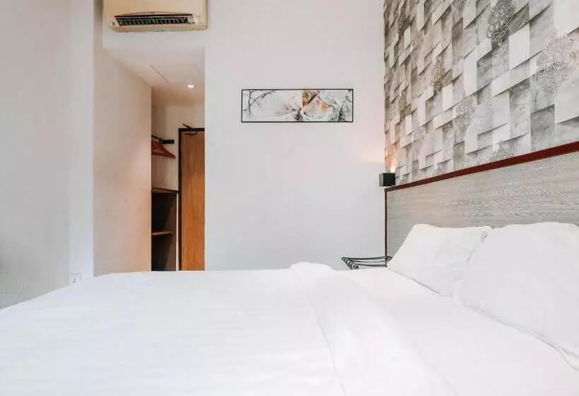 Noble Hotel Express, Check In 10pm, Check Out 9am