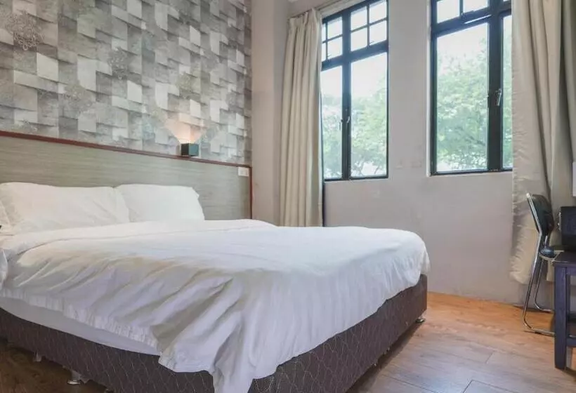 Noble Hotel Express, Check In 10pm, Check Out 9am