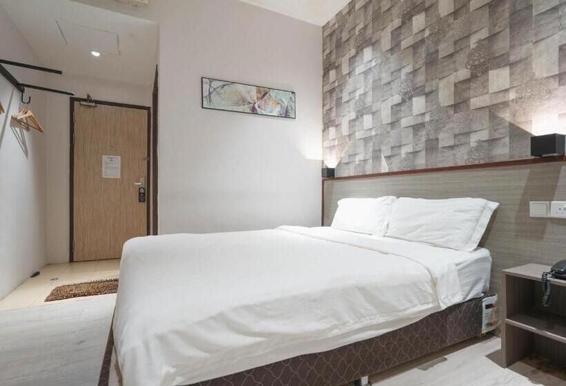 Noble Hotel Express, Check In 10pm, Check Out 9am