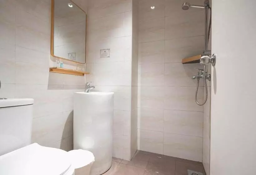 Noble Hotel Express, Check In 10pm, Check Out 9am