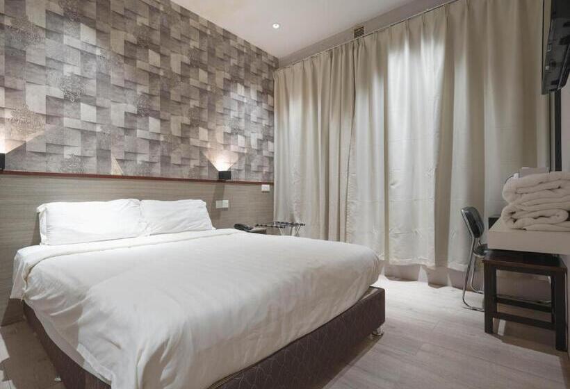 Noble Hotel Express, Check In 10pm, Check Out 9am