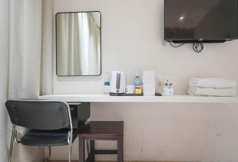 Noble Hotel Express, Check In 10pm, Check Out 9am