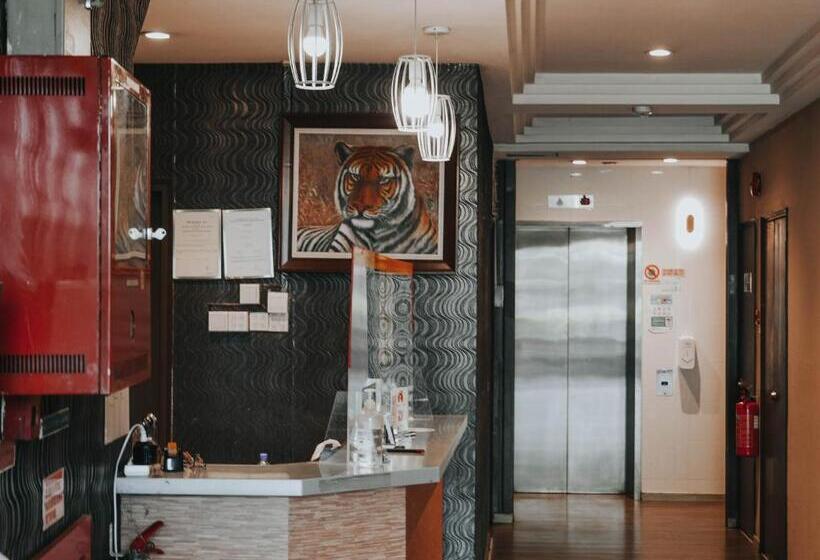 Noble Hotel Express, Check In 10pm, Check Out 9am