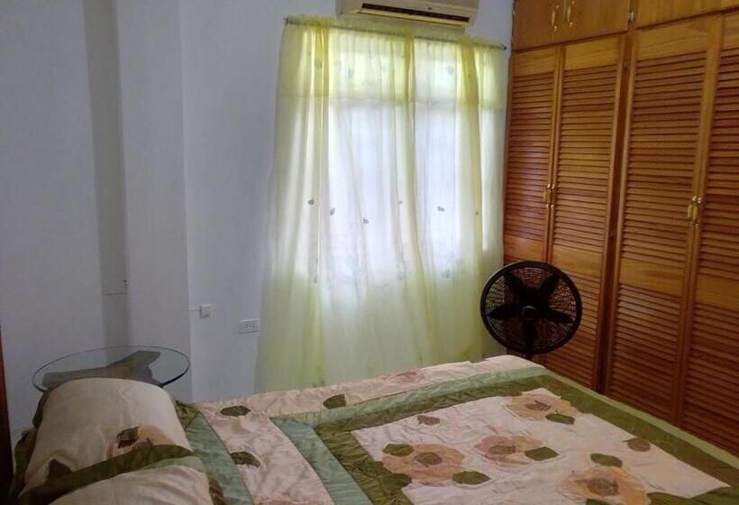 پانسیون Ana Y Clarence