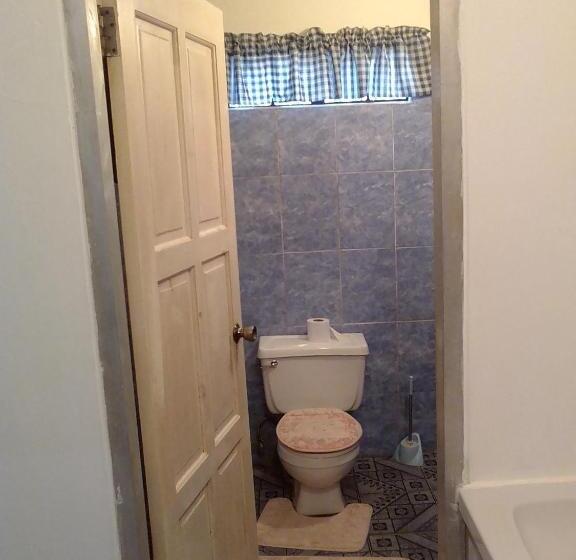 پانسیون Ana Y Clarence