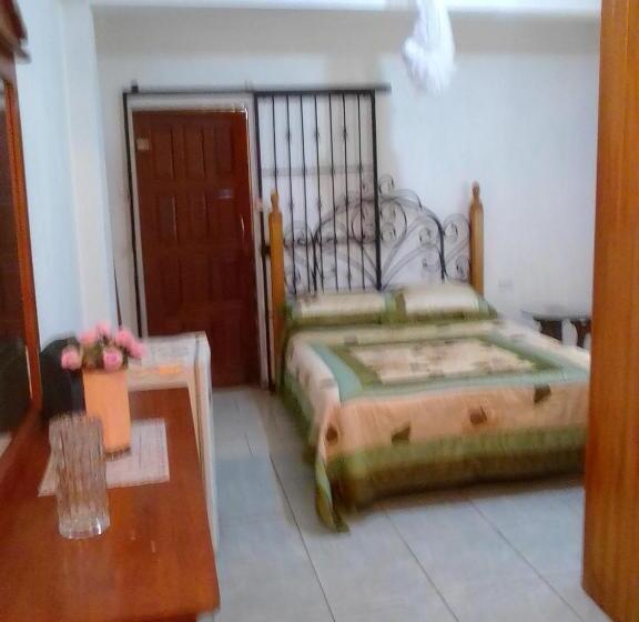 پانسیون Ana Y Clarence