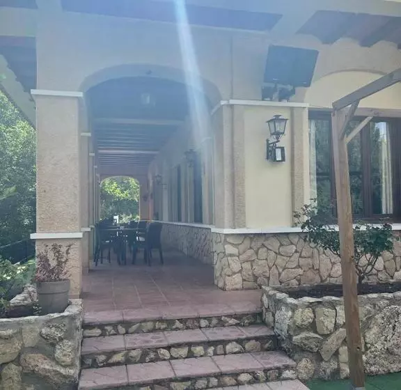 ペンション Hostal Restaurante Andra