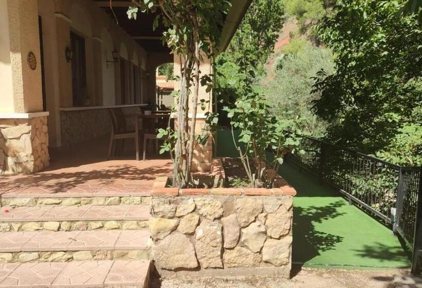 ペンション Hostal Restaurante Andra