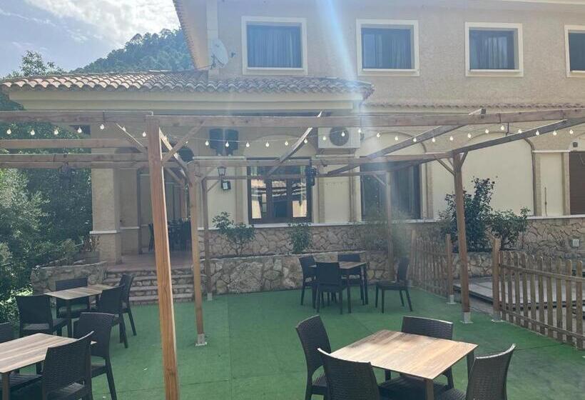 ペンション Hostal Restaurante Andra