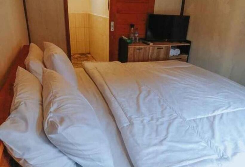 Pensjonat Mayeka Transit Hostel Bandara Internasional Lombok