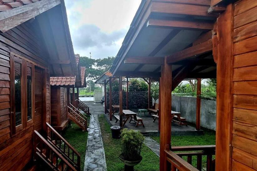 Pensjonat Mayeka Transit Hostel Bandara Internasional Lombok