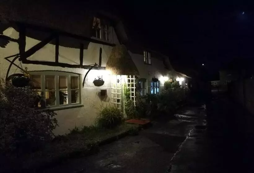 Aamiaismajoitus (B&B) Michaelmas Cottage Upavon
