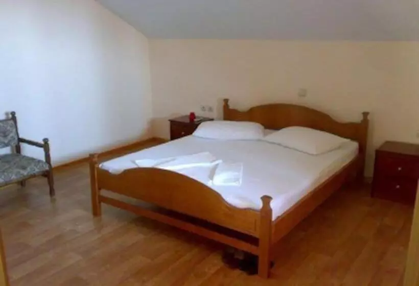 تختخواب و صبحانه Platanos