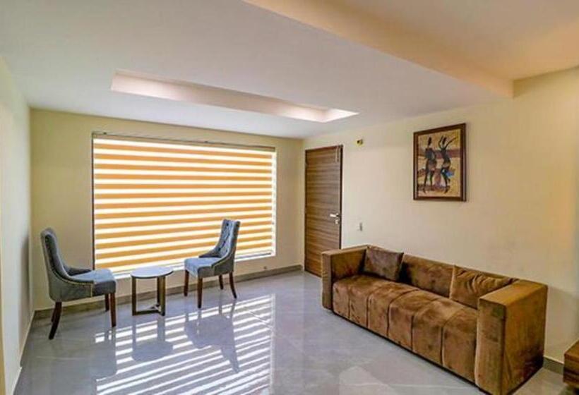 Fabhotel Regency K9 Model Town