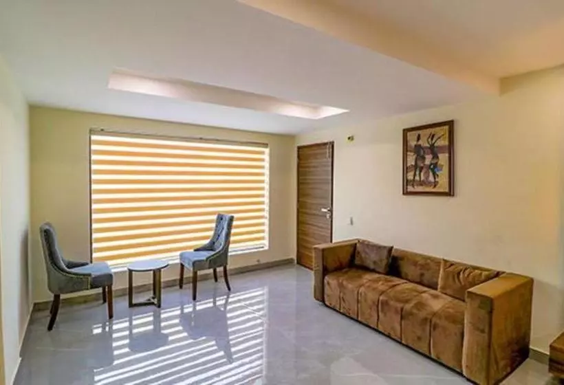 Fabhotel Regency K9 Model Town