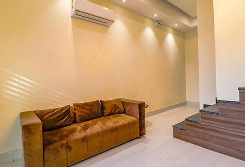 Fabhotel Regency K9 Model Town