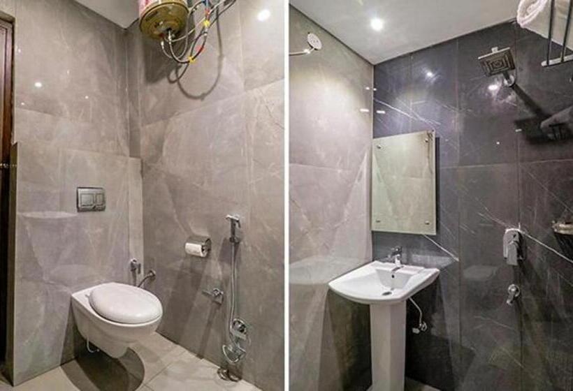 Fabhotel Regency K9 Model Town