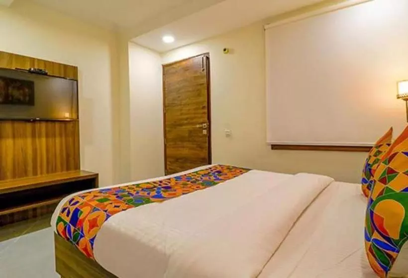 Fabhotel Regency K9 Model Town