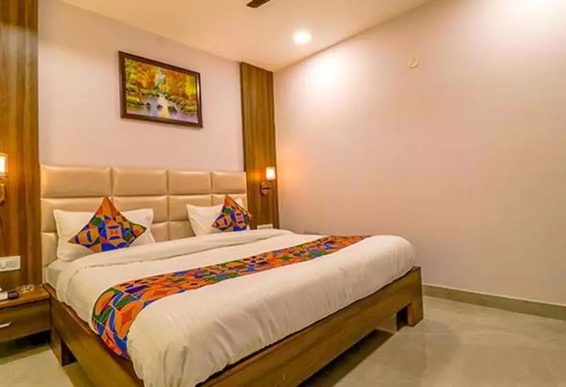 Fabhotel Regency K9 Model Town
