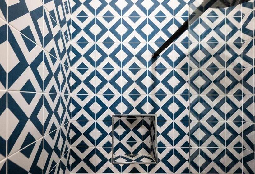 酒店 The Sheep And Penguin