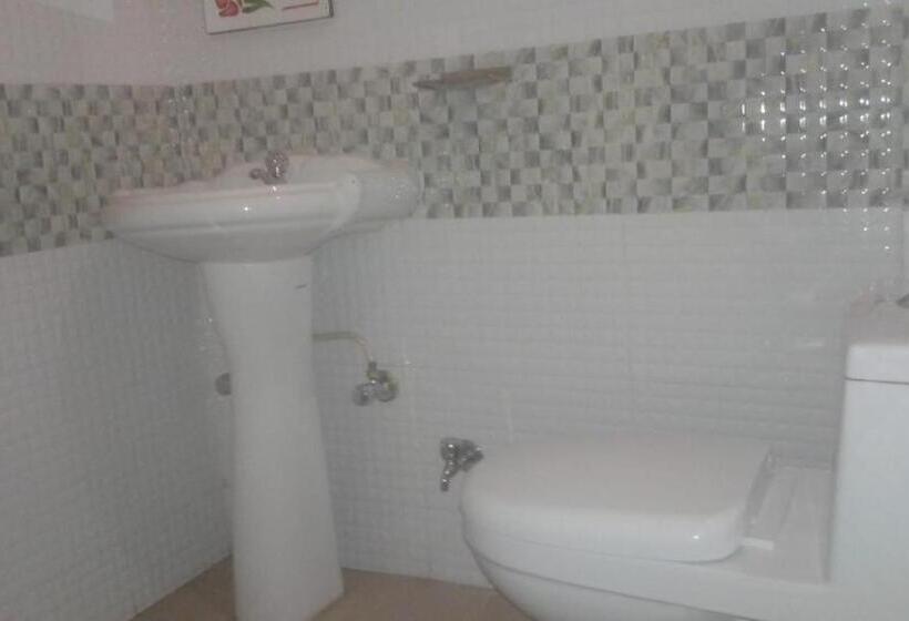 Hotel Urvashi Srinagar