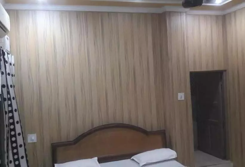 Hotelli Urvashi Srinagar
