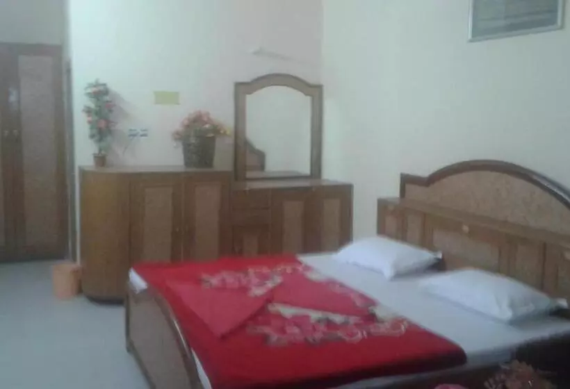 Hotelli Urvashi Srinagar