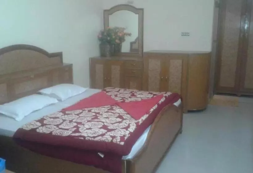 Hotelli Urvashi Srinagar