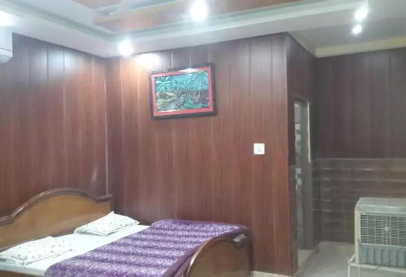 Hotelli Urvashi Srinagar