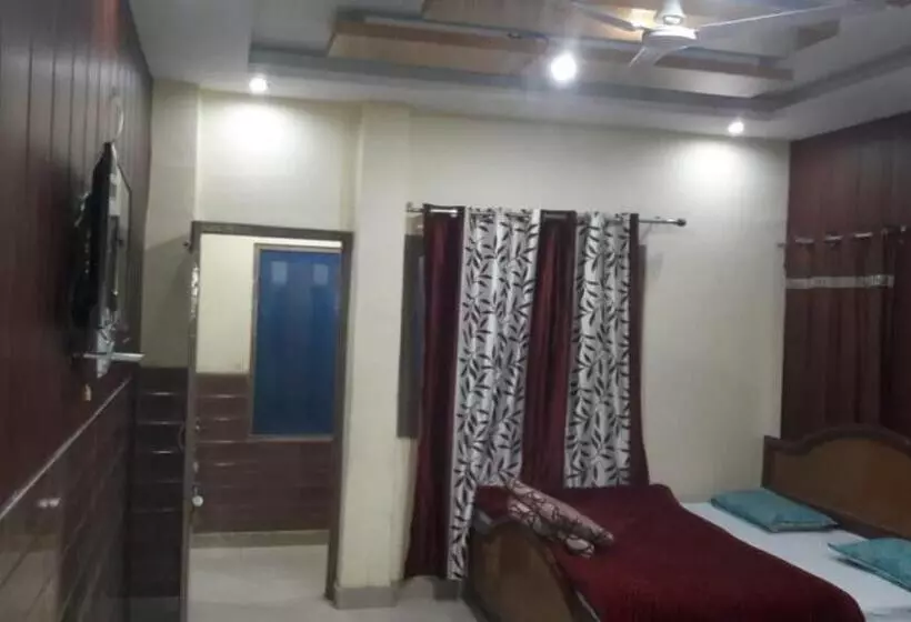 Hotelli Urvashi Srinagar