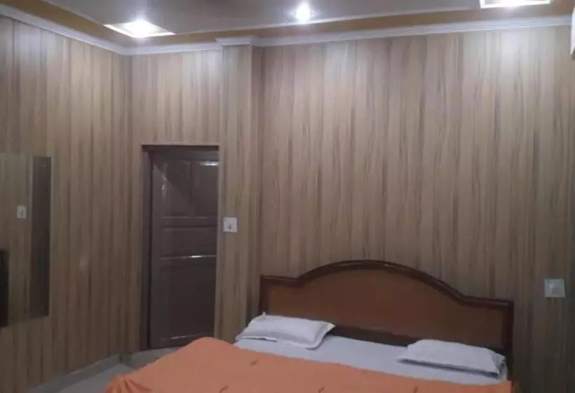 Hotelli Urvashi Srinagar