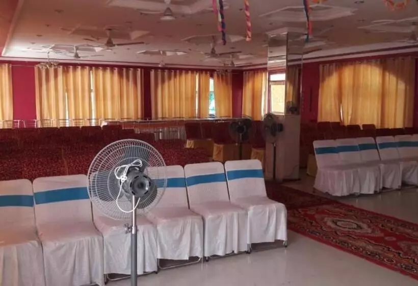 Hotelli Urvashi Srinagar