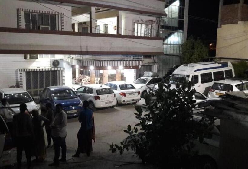 Hotel Urvashi Srinagar
