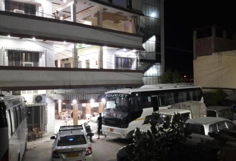 Hotel Urvashi Srinagar