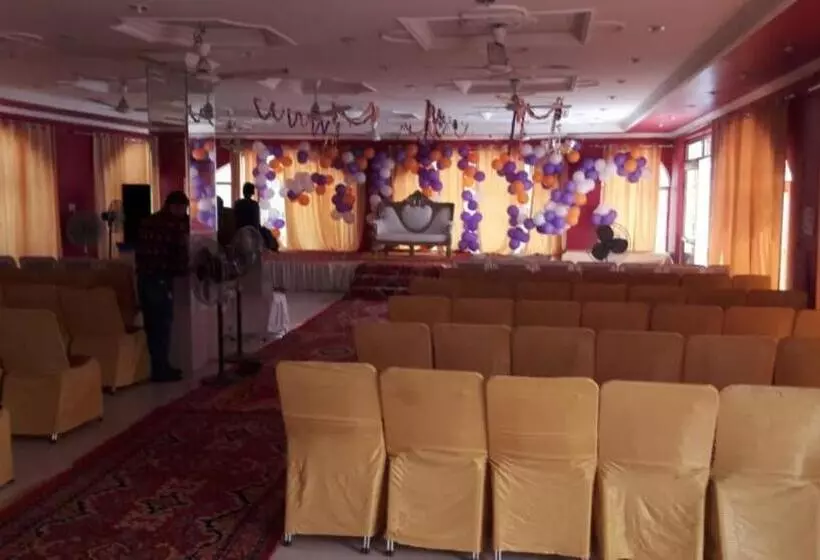 Hotelli Urvashi Srinagar