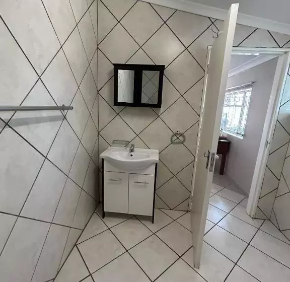 ペンション 9 Wena Ave Guesthouse