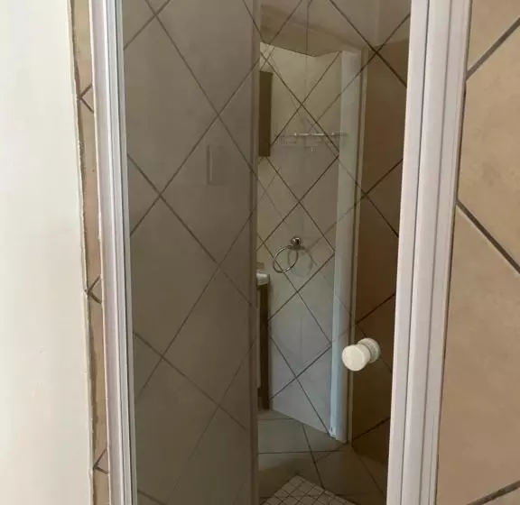 ペンション 9 Wena Ave Guesthouse