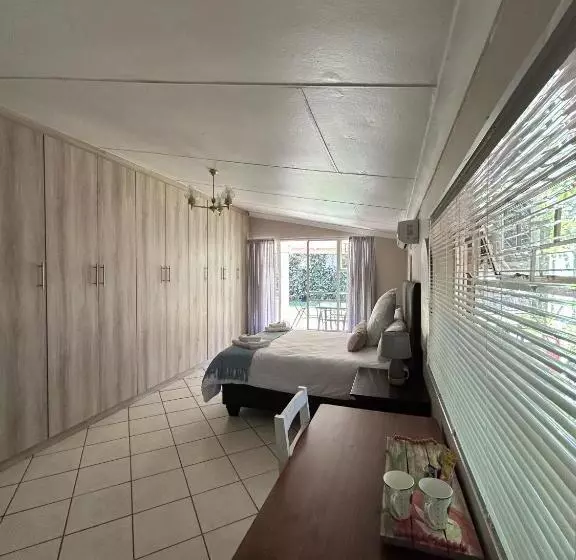 ペンション 9 Wena Ave Guesthouse