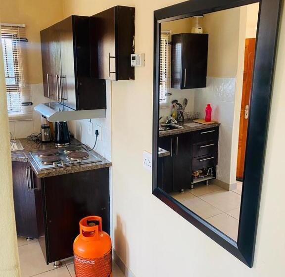 بنسيون Busy Bee Guest House