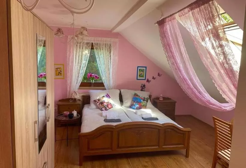 ペンション Czech Paradise Family Guest House With Breakfast & Garden