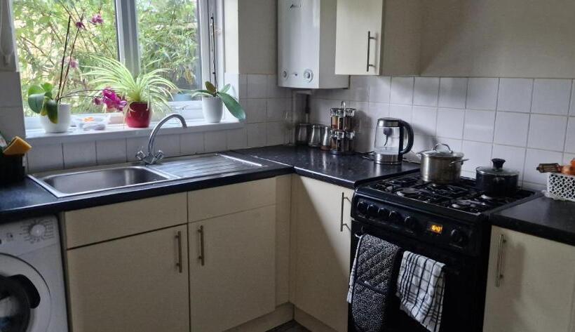 פנסיון Yvonnehut