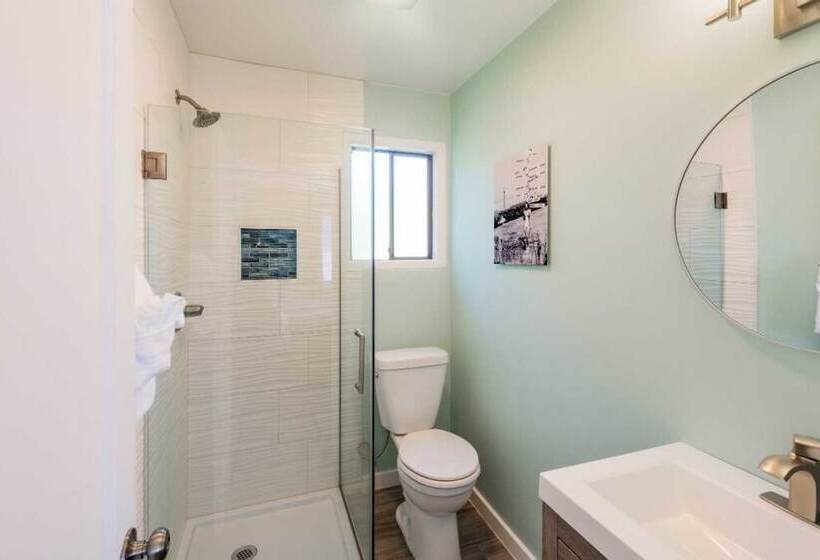 فندق Beachside Inn