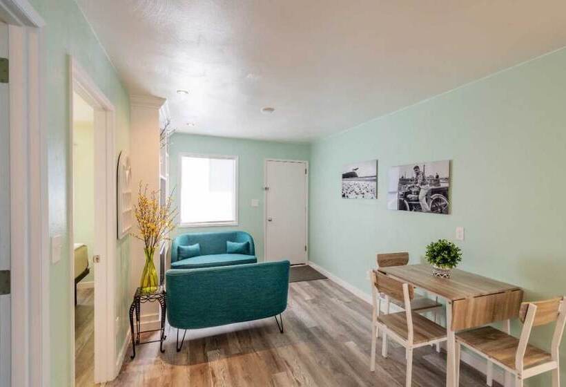 فندق Beachside Inn