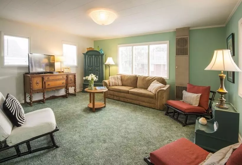 Hotelli Beachside Inn